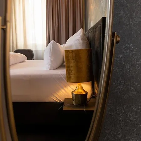 Отель Aiola Living Boutique 4*